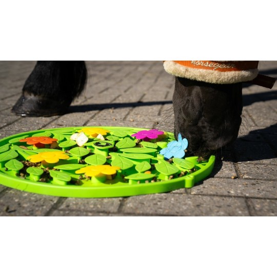Excellent Horse Snuffle Mat Flower Power - paardendroom.be